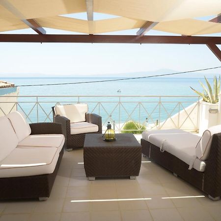 Agali 2 Superior Mezonet Front Of The Sea Apartment Akrogiali Bagian luar foto