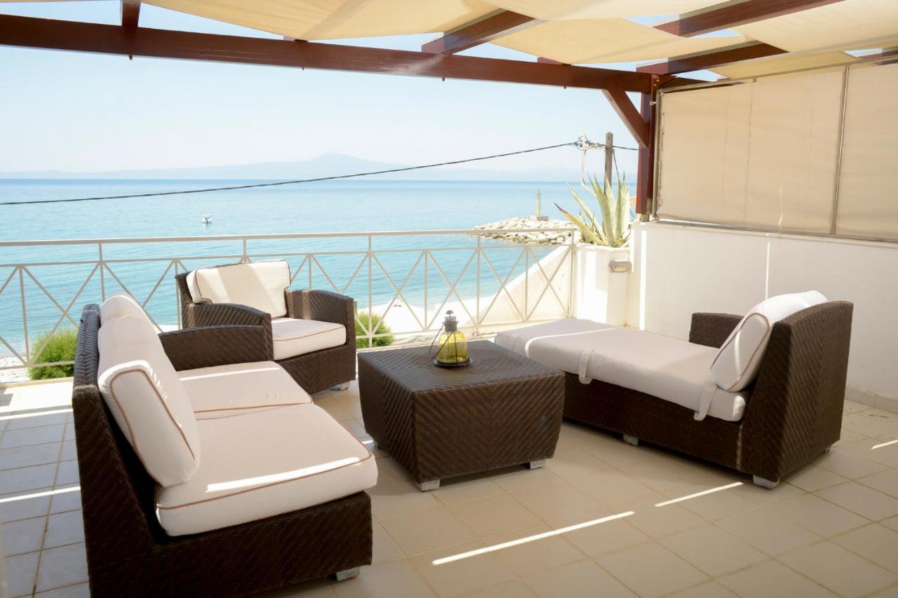 Agali 2 Superior Mezonet Front Of The Sea Apartment Akrogiali Bagian luar foto