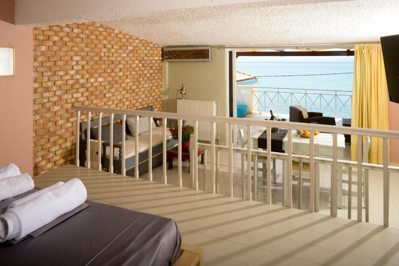 Agali 2 Superior Mezonet Front Of The Sea Apartment Akrogiali Bagian luar foto