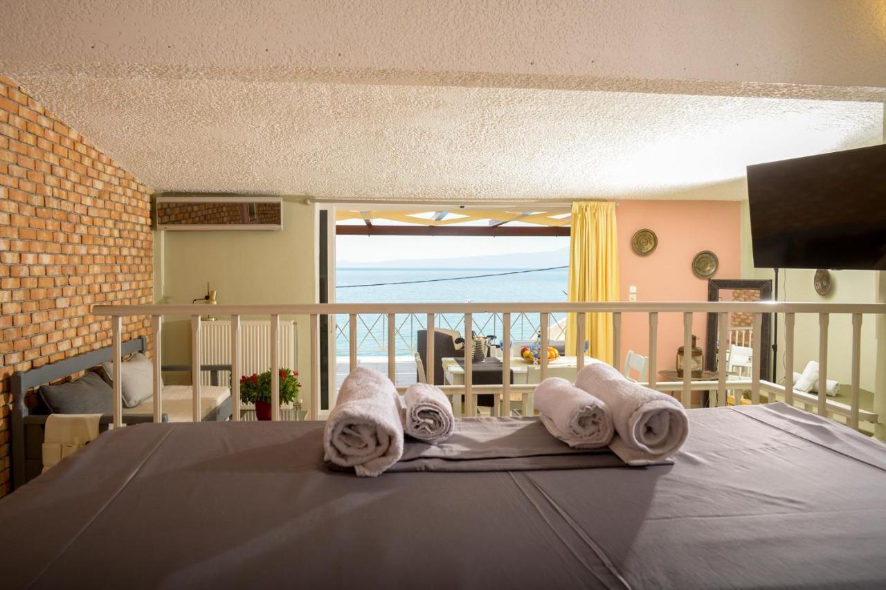 Agali 2 Superior Mezonet Front Of The Sea Apartment Akrogiali Bagian luar foto