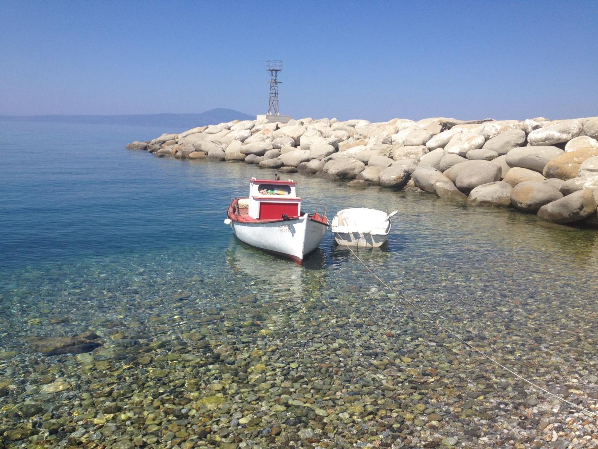 Agali 2 Superior Mezonet Front Of The Sea Apartment Akrogiali Bagian luar foto