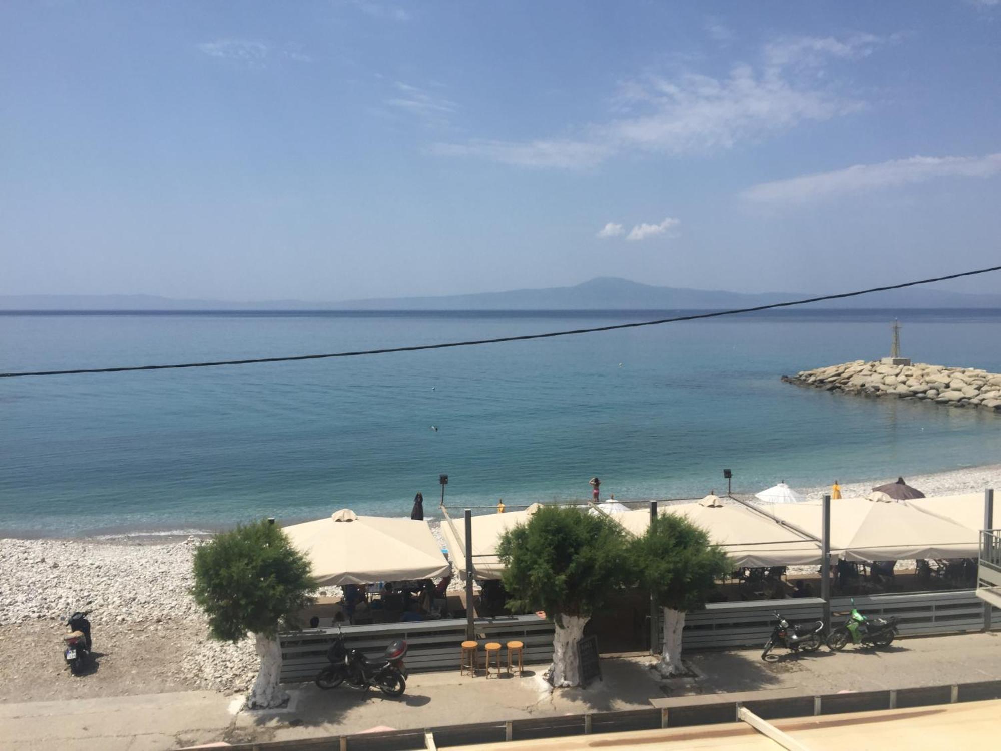 Agali 2 Superior Mezonet Front Of The Sea Apartment Akrogiali Bagian luar foto