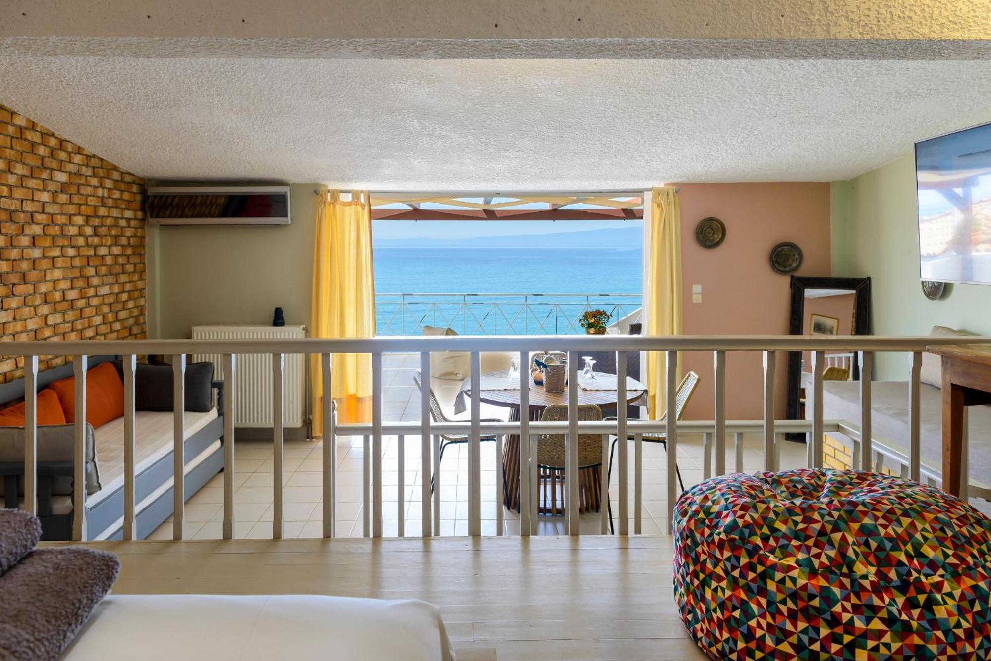 Agali 2 Superior Mezonet Front Of The Sea Apartment Akrogiali Bagian luar foto