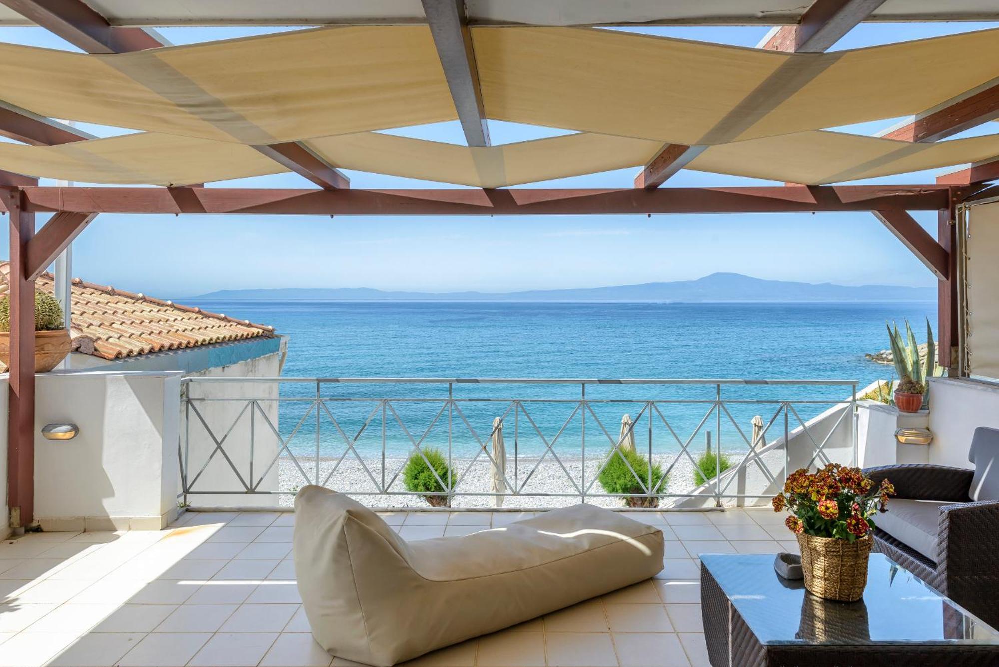 Agali 2 Superior Mezonet Front Of The Sea Apartment Akrogiali Bagian luar foto