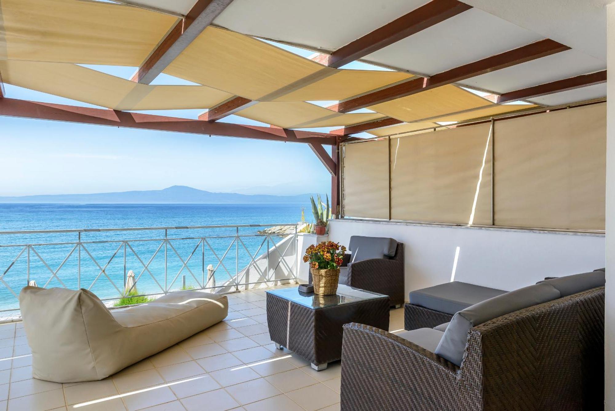 Agali 2 Superior Mezonet Front Of The Sea Apartment Akrogiali Bagian luar foto