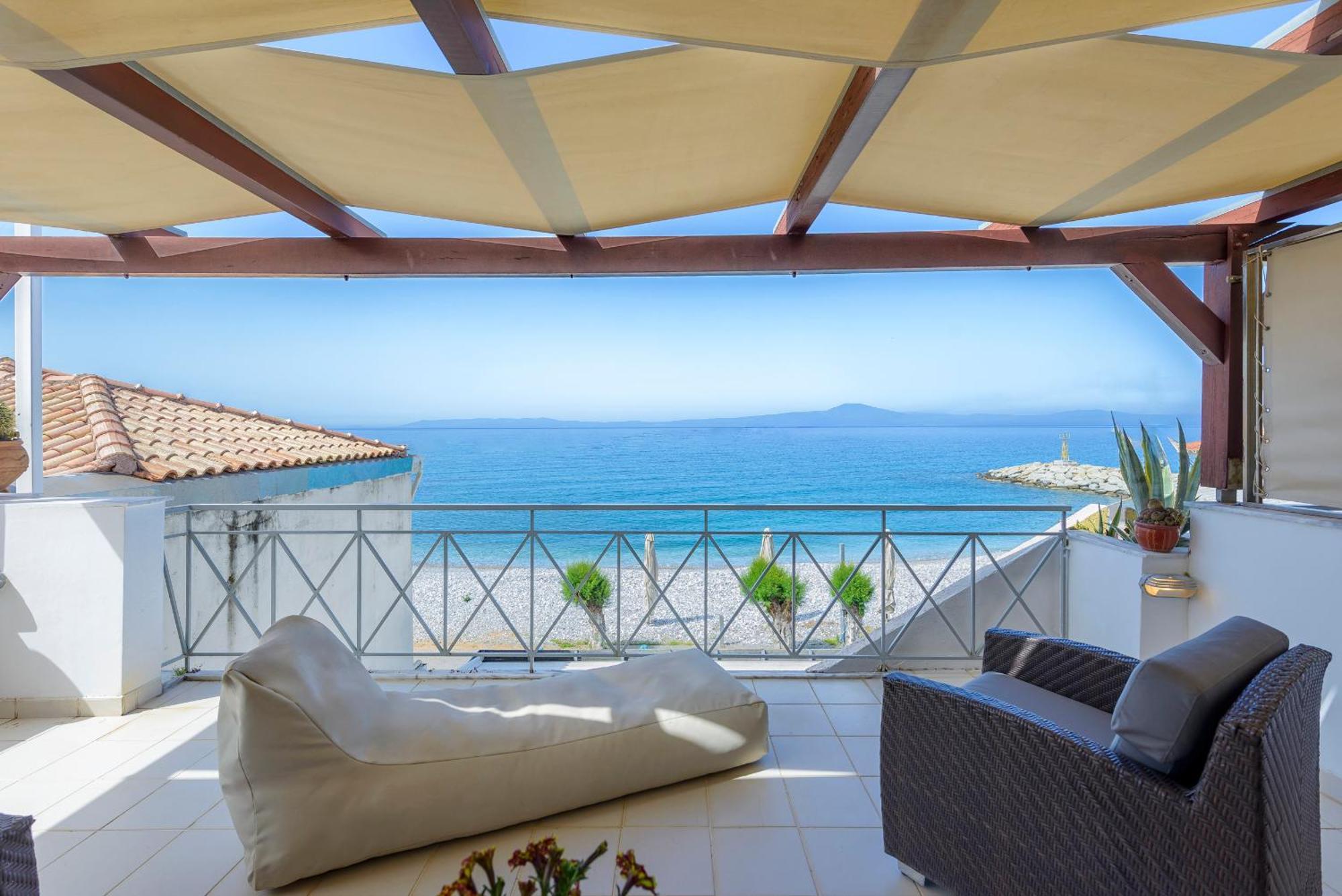 Agali 2 Superior Mezonet Front Of The Sea Apartment Akrogiali Bagian luar foto